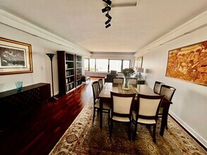 175 E Delaware Pl in Chicago, IL - Foto de edificio - Building Photo