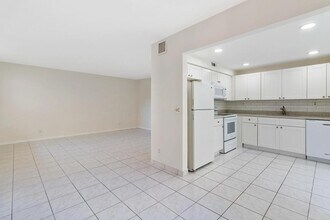 115 Capri B in Delray Beach, FL - Building Photo - Building Photo