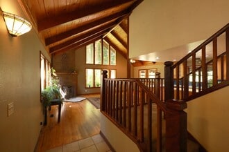 5279 Kneeland Rd in Kneeland, CA - Foto de edificio - Building Photo