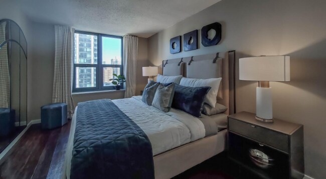 12 E Huron St in Chicago, IL - Building Photo - Building Photo