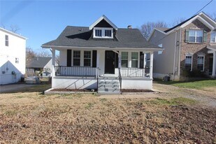 1034 N Rock Hill Rd in St. Louis, MO - Building Photo