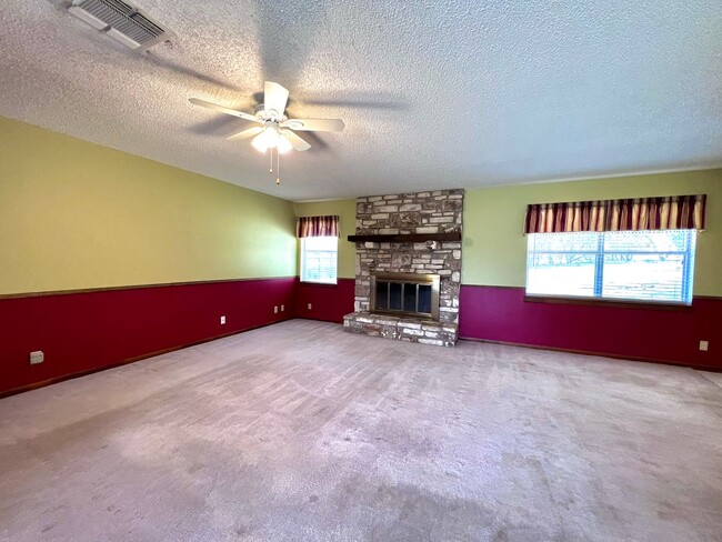 109 Oak Ridge Dr in Kerrville, TX - Building Photo - Building Photo