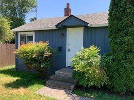1570 W 8th Ave in Eugene, OR - Building Photo