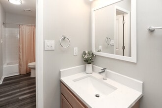 Crooked Creek in Indianapolis, IN - Foto de edificio - Interior Photo