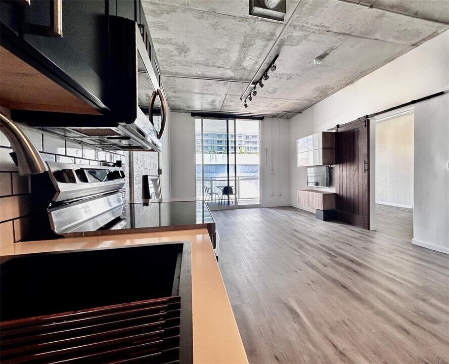 444 NE 30th St, Unit 707 in Miami, FL - Foto de edificio