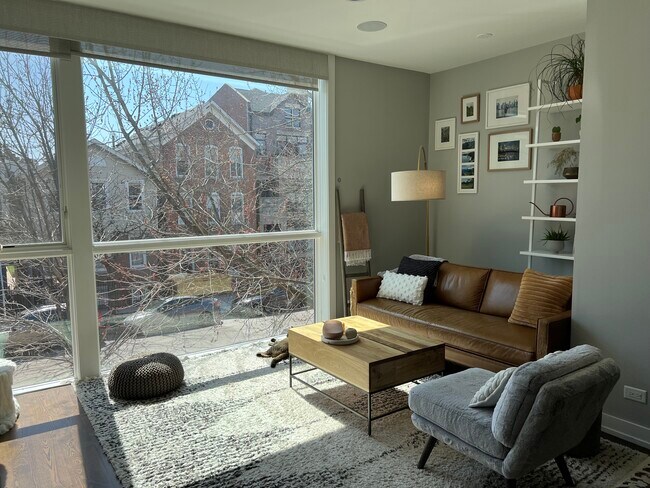 property at 1534 W Cortez St