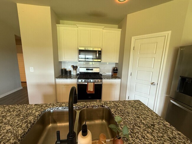 14605 Travertine Fls Ln in Oklahoma City, OK - Building Photo - Building Photo
