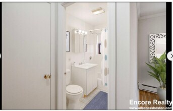 46 Harvard Ave, Unit 2 in Brookline, MA - Building Photo - Building Photo