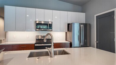 2534 Grandview Ave in Sanford, FL - Building Photo - Building Photo