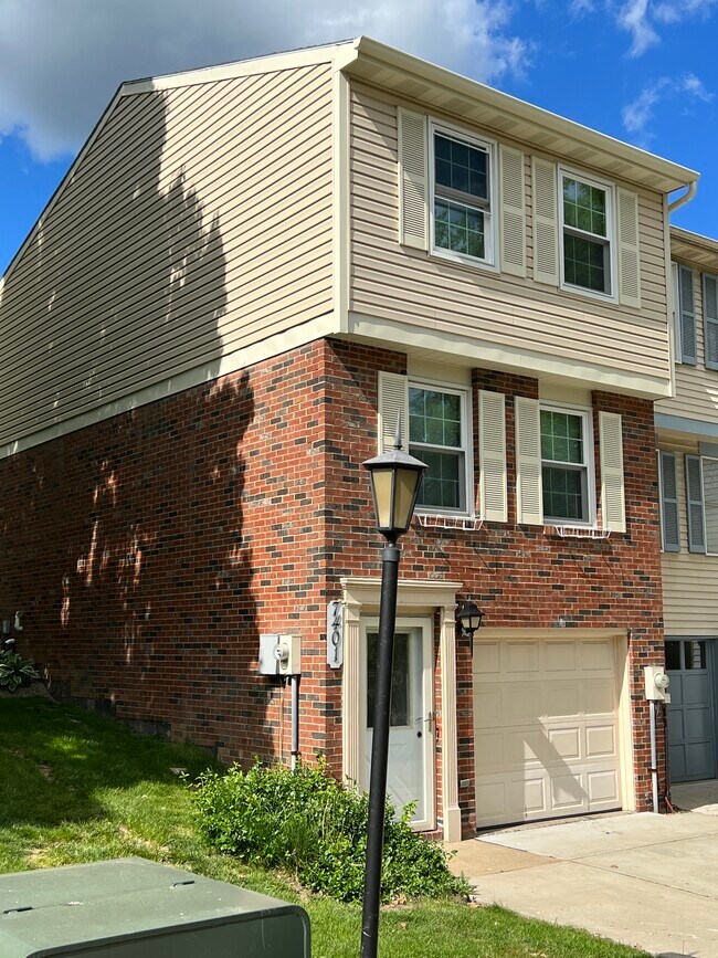 7401 Lafayette Sq in Aliquippa, PA - Building Photo - Building Photo