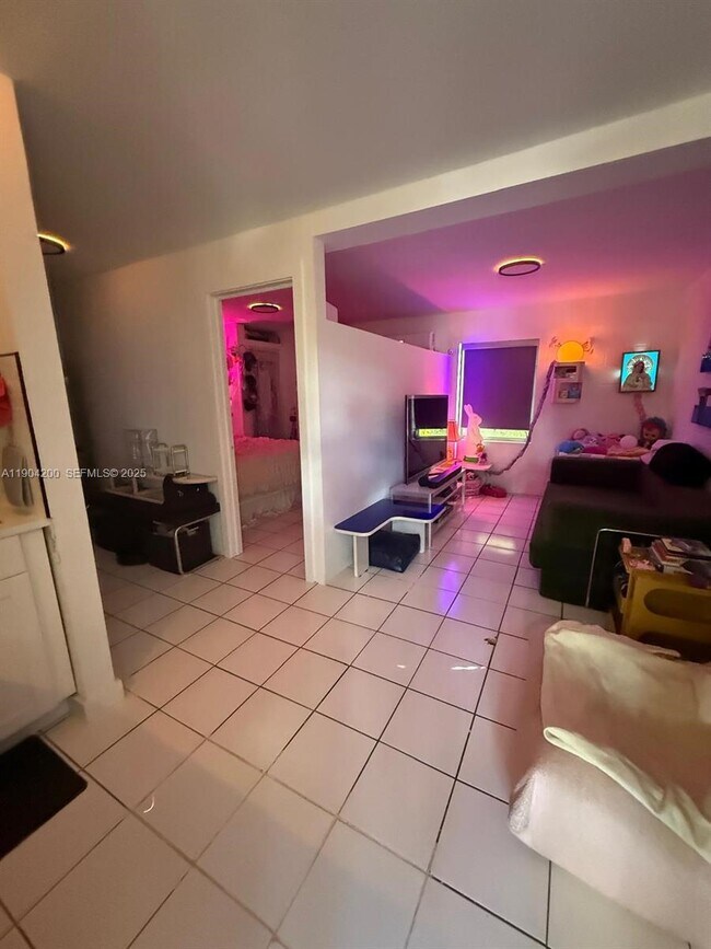 5028 NW 3rd Ave in Miami, FL - Foto de edificio - Building Photo