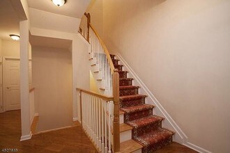 321 Edmonton Ct in Livingston, NJ - Building Photo - Building Photo