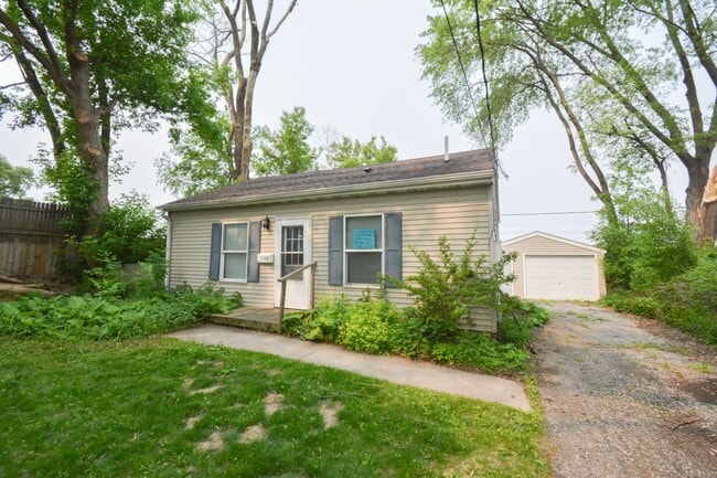 property at 1239 4th Ave SE