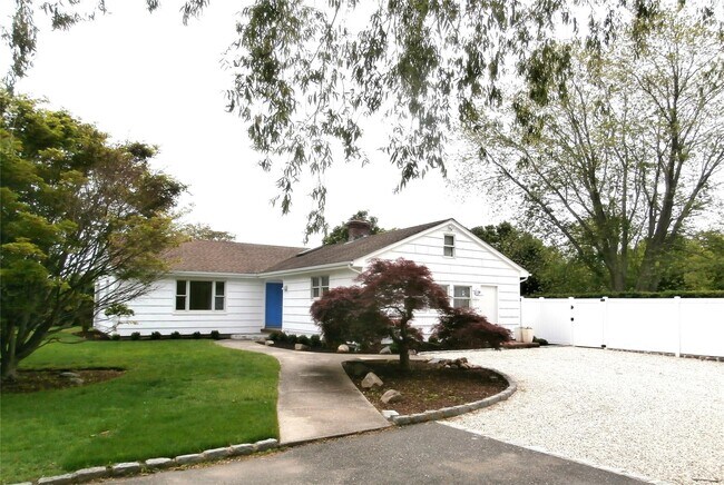 22950 Main Rd in Orient, NY - Building Photo - Building Photo