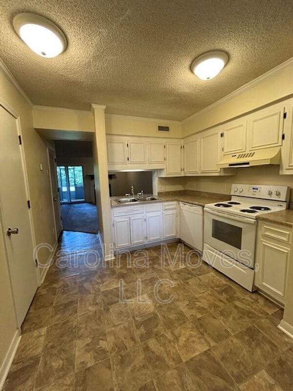 805 Stallings Rd in Taylors, SC - Building Photo - Building Photo