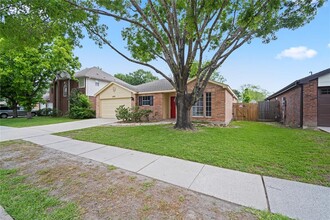 23418 Summer Pine Dr in Spring, TX - Foto de edificio - Building Photo