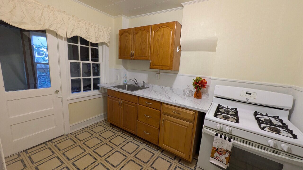 1115 Baldwin St in Chester, PA - Building Photo