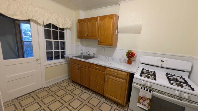 property at 1115 Baldwin St
