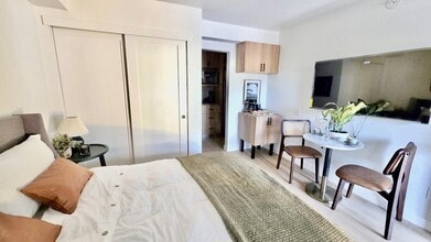 Bellevue Ridge in Bellevue, WA - Building Photo - Building Photo
