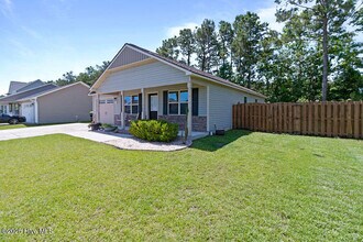 244 Breakwater Dr in Sneads Ferry, NC - Building Photo - Building Photo