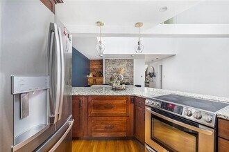 581 Middle Rd in Portsmouth, RI - Building Photo - Building Photo