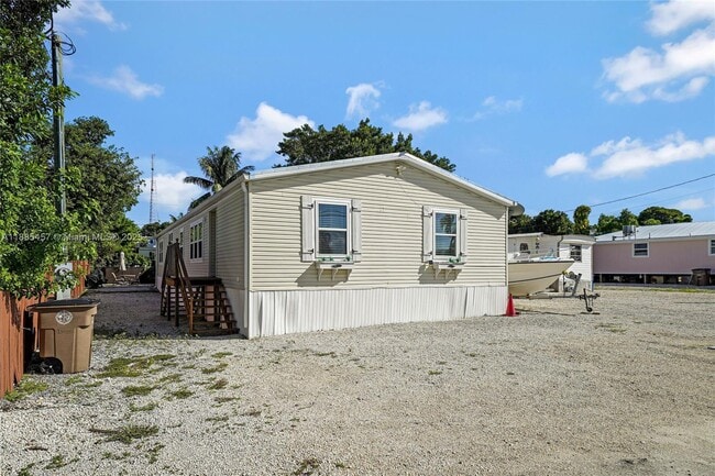 property at 945 Plantation Rd