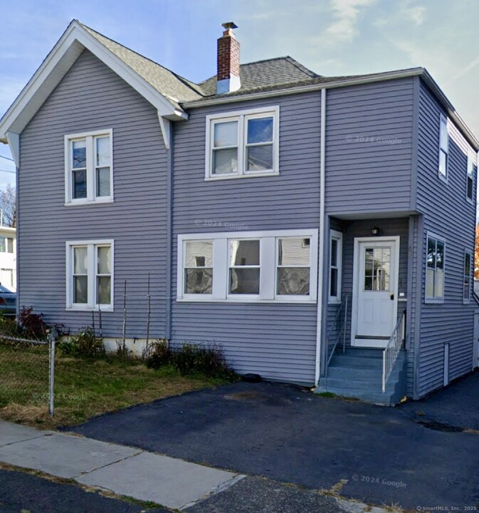 69 Smith St in New Britain, CT - Building Photo