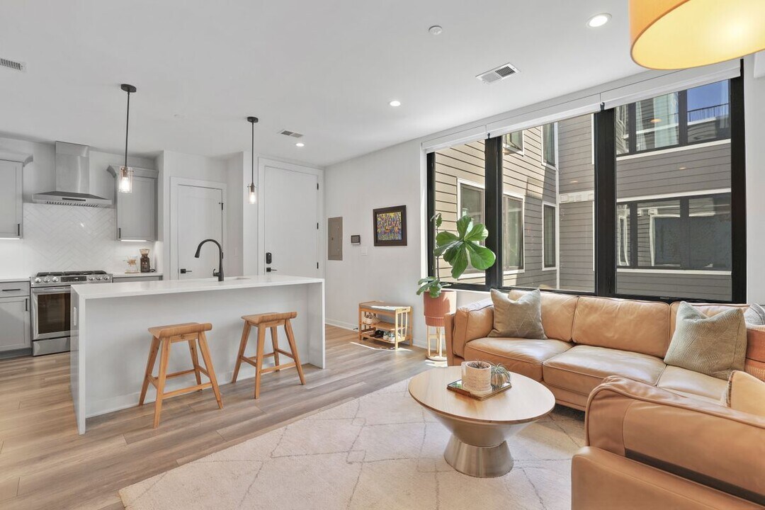 2612 University Pl NW in Washington, DC - Building Photo