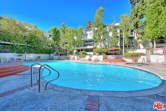 4900 Overland Ave in Culver City, CA - Building Photo - Building Photo