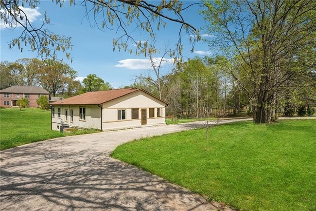property at 961 Old Conyers Rd