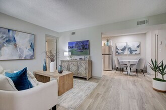 Regatta at Trinity in New Port Richey, FL - Foto de edificio - Building Photo