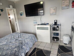 120 NE 20th Ave, Unit Studio in Deerfield Beach, FL - Building Photo - Building Photo