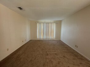 4304 Lake Rd in Killeen, TX - Foto de edificio - Building Photo