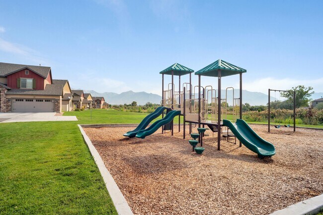 1227 SilverCrest Dr in Saratoga Springs, UT - Building Photo - Building Photo