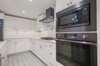 2203 W Giddings St, Unit Garden in Chicago, IL - Building Photo - Building Photo