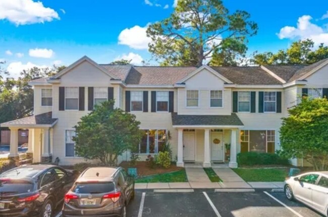 13706 Forest Lake Dr in Largo, FL - Building Photo - Building Photo