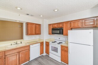 2011 Spenwick Dr, Unit 523 in Houston, TX - Foto de edificio - Building Photo