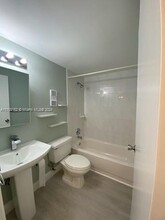 8437 Forest Hills Dr in Coral Springs, FL - Building Photo - Building Photo