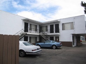 Stardust Apartments in Chula Vista, CA - Building Photo - Building Photo