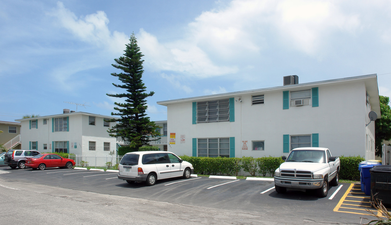 1420-1440 SE 3rd St in Deerfield Beach, FL - Building Photo