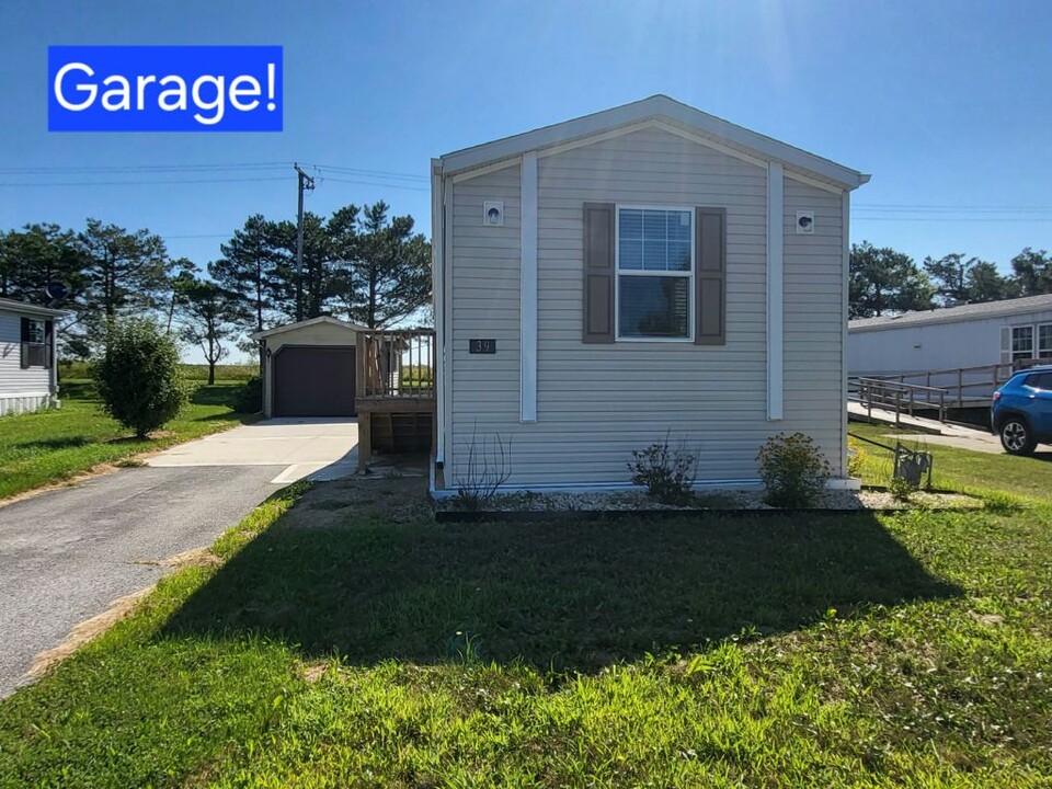 39 Partridge Ln in Beecher, IL - Building Photo