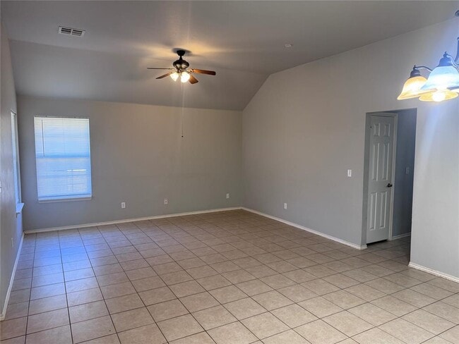 2525 W Oklahoma Ave in Guthrie, OK - Building Photo - Building Photo