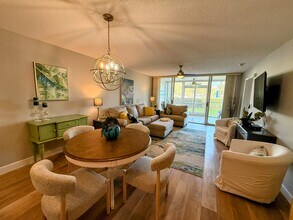 4530 Pinebrook Cir, Unit #102 in Bradenton, FL - Foto de edificio - Building Photo