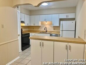 235 W Silver Sands Dr in San Antonio, TX - Building Photo - Building Photo