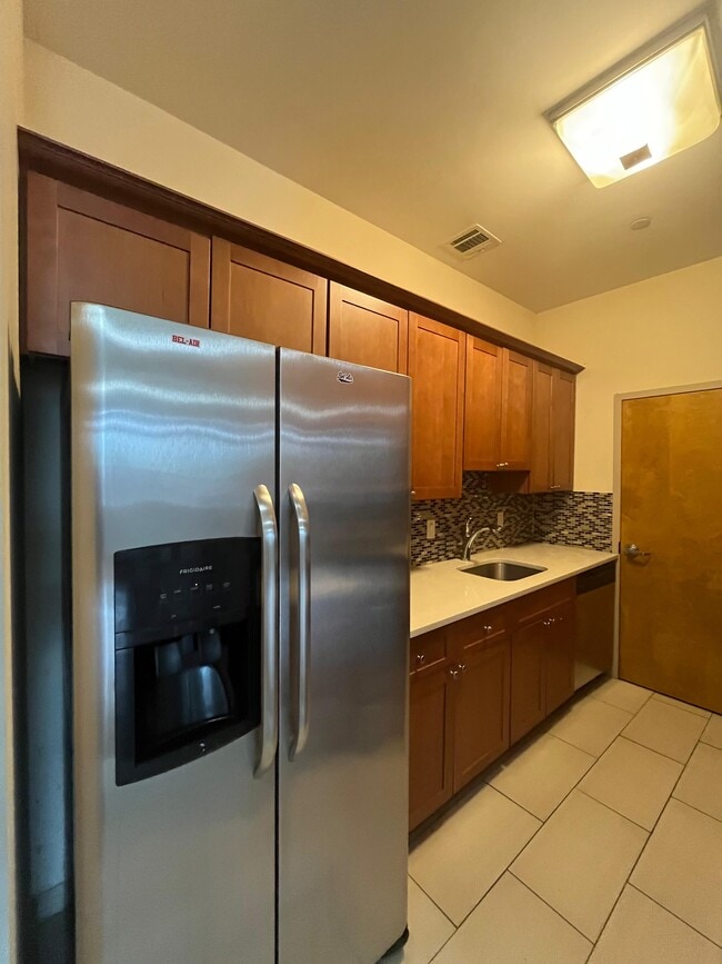 30 Oak St, Unit 104 in Bayonne, NJ - Building Photo - Building Photo