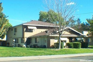 916 Dornajo Way Apartments