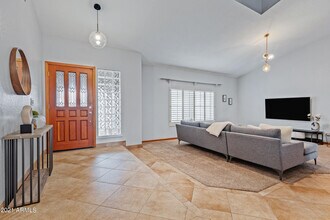 5735 E Campo Bello Dr in Scottsdale, AZ - Building Photo - Building Photo