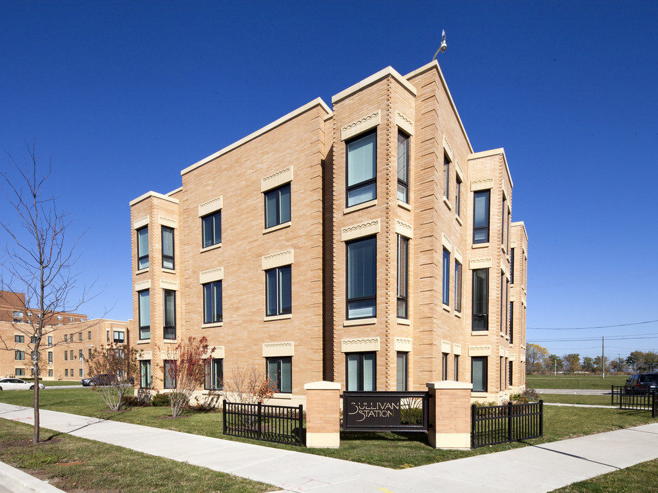 Sullivan Station in Chicago, IL - Building Photo