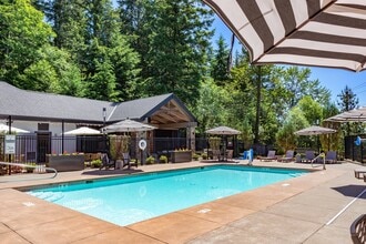 Renwood Apartment Homes in Bonney Lake, WA - Foto de edificio - Building Photo