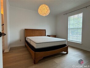 1688 Prince Ave-Unit -203 in Athens, GA - Foto de edificio - Building Photo